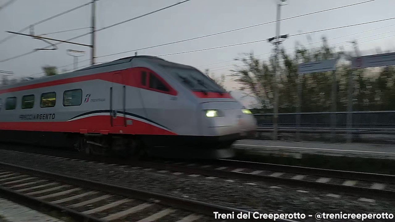 Treno Frecciabianca con ETR485.32 in transito a Bolgheri - 17/05/2024 👍 Se il video ti è piaciuto lascia un bel mi piace!➕ Iscriviti per seguirmi e ricevere notizie sugli ultimi video!Grazie mille! 😄✅ Unisciti al canale telegram, in cui si potranno trovare foto e piccoli extra che non sono sul canale youtube! ➡️ https://treni.creeperiano99.it/u/telegram----------------------------------------------------------------------------✅ Facebook ➡️ https://treni.creeperiano99.it/u/facebook✅ Twitter ➡️ https://treni.creeperiano99.it/u/twitter✅ Sito Web ➡️ https://treni.creeperiano99.it✅ Odysee ➡️ https://treni.creeperiano99.it/u/odysee----------------------------------------------------------------------------👥 Canale telegram con le notizie della mobilità ferroviaria Toscana in tempo reale✅ https://treni.creeperiano99.it/u/treninews-toscana----------------------------------------------------------------------------👥 Il gruppo telegram discussione del canale telegram con possibilità di parlare di ferrovia in generale, nel rispetto degli altri utenti✅ https://treni.creeperiano99.it/u/gruppotelegram----------------------------------------------------------------------------👥 Gruppi telegram dedicati alle stazioni con anche le notizie della mobilità ferroviaria Toscana✅ Castagneto Carducci-Donoratico Stazione FS: https://treni.creeperiano99.it/u/castagnetocarducci✅ Cecina Stazione FS: https://treni.creeperiano99.it/u/cecina✅ Empoli Stazione FS: https://treni.creeperiano99.it/u/empoli✅ Campiglia Marittima Stazione FS: https://treni.creeperiano99.it/u/campigliamarittima✅ Livorno Centrale Stazione FS: https://treni.creeperiano99.it/u/livornocentrale✅ Firenze Santa Maria Novella Stazione FS: https://treni.creeperiano99.it/u/firenze💰🎁 DonazioniSe vuoi supportarmi, potrai farlo tramite i seguenti metodi. Grazie!● PayPal ➡️ https://treni.creeperiano99.it/u/donazioni● Streamelements (per apparire tra i donatori sul canale principale) ➡️ https://treni.creeperiano99.it/u/donate----------------------------------------------------------------------------#ETR485 #frecciabianca #bolgheri#trains #treni #treno #ferrovia #ferrovie #italy #italia #railway #railways